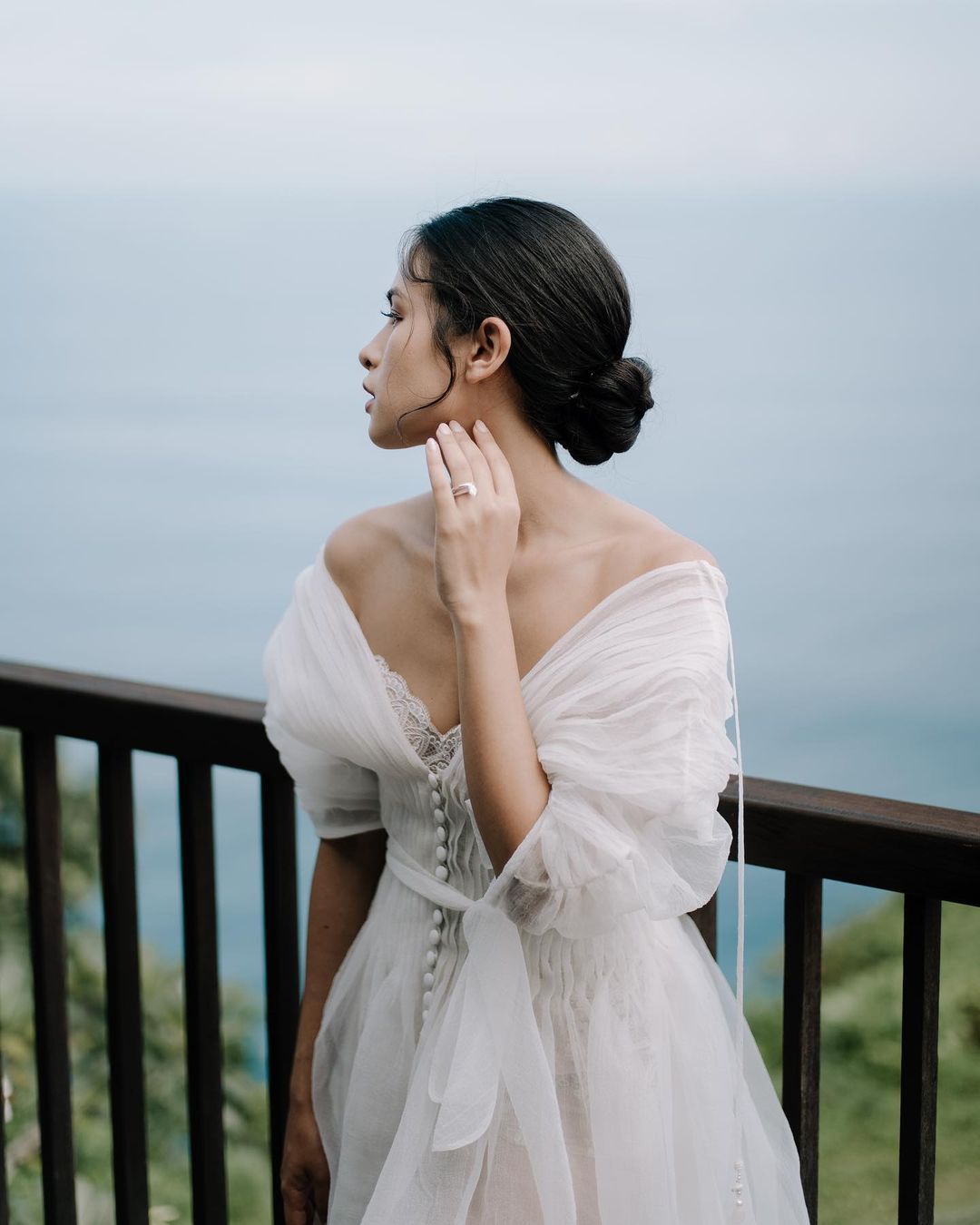 Gelar Resepsi di Bali, Intip Detail Gaun Pernikahan Maudy Ayunda