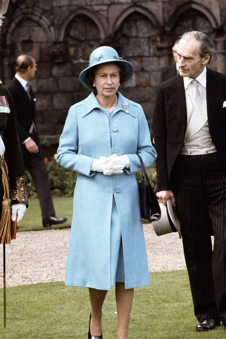 Genap Berusia 96 Tahun, Intip Gaya Terbaik Ratu Elizabeth