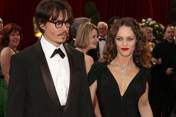 5 Fakta Kisah Cinta Johnny Depp & Vanessa Paradis, 14 Tahun Bersama