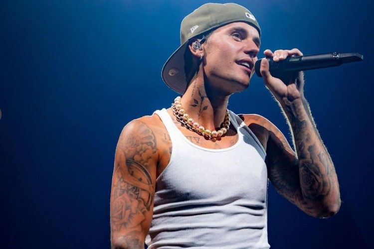 Justin Bieber Batalkan Jadwal Konser akibat Wajahnya Lumpuh Sebelah