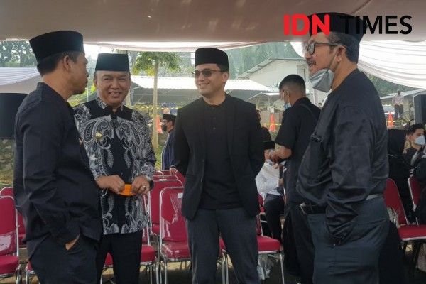 Potret Haru Pemakaman Emmeril Kahn Mumtadz di Cimaung, Kab. Bandung