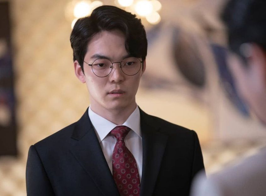 Adu Gaya 7 Sekretaris Tampan di Drama Korea