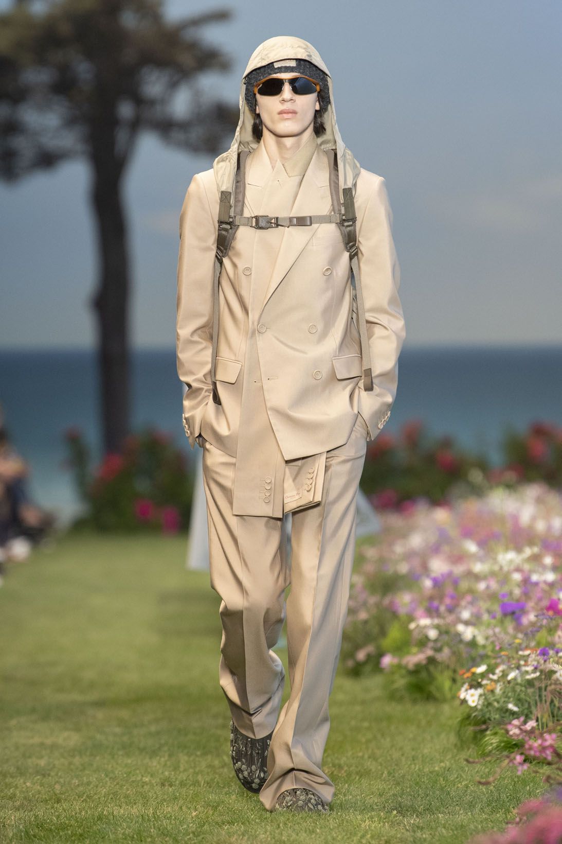 Konsep Taman Bunga di Fashion Show Dior Men's Spring/Summer 2023