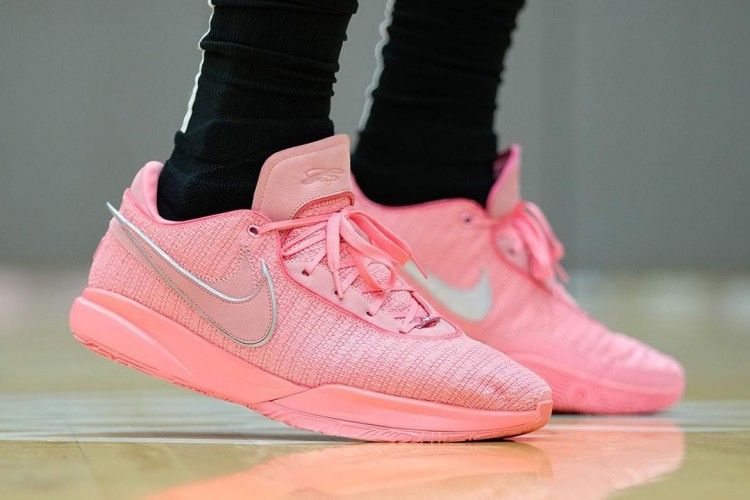 Kolaborasi Nike x LeBron untuk Sneaker LeBron 20 Warna Pink