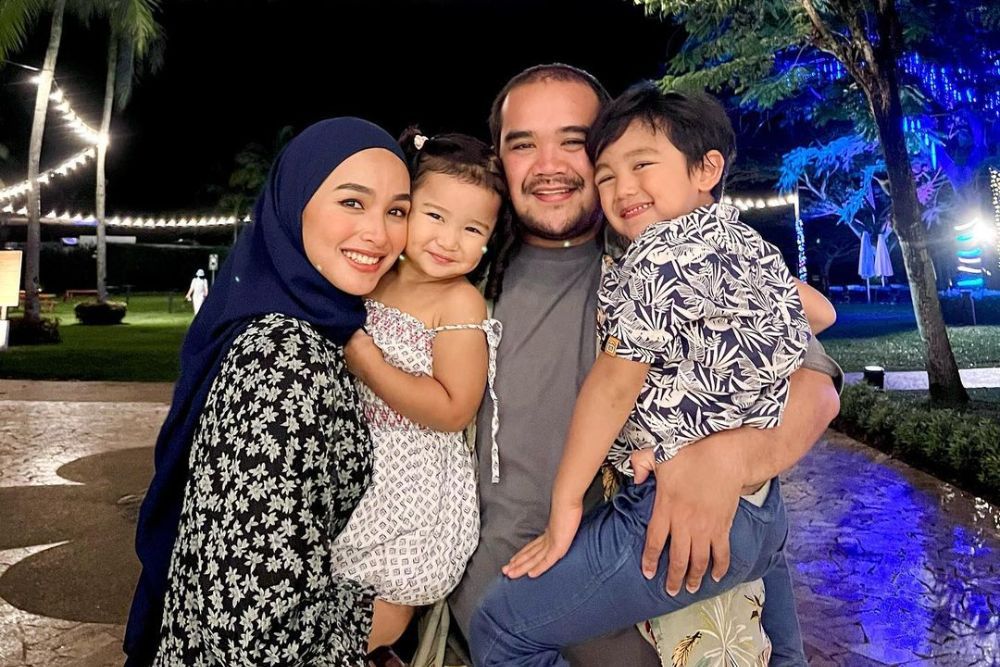 Putuskan Kembali ke Indonesia, Ini Perjalanan Cinta Tya Arifin & Suami