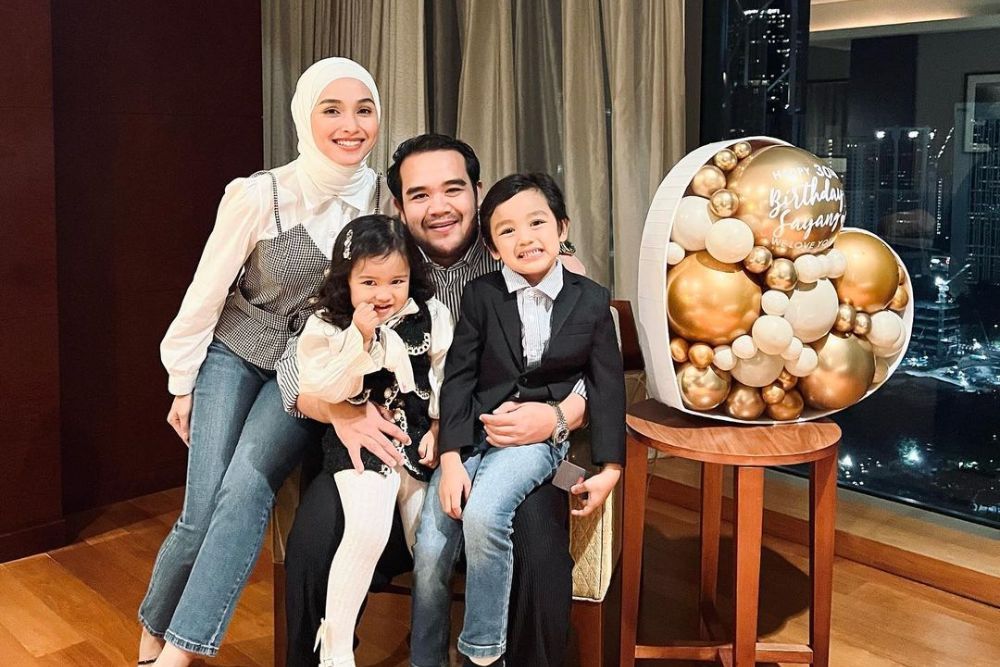 Putuskan Kembali ke Indonesia, Ini Perjalanan Cinta Tya Arifin & Suami