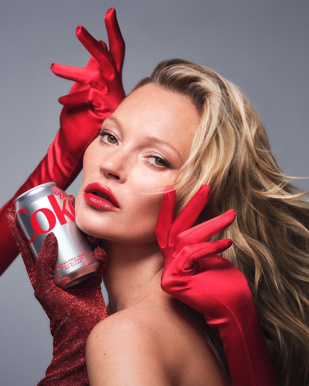 Kate Moss Lakukan Pemotretan High Fashion untuk Diet Coke