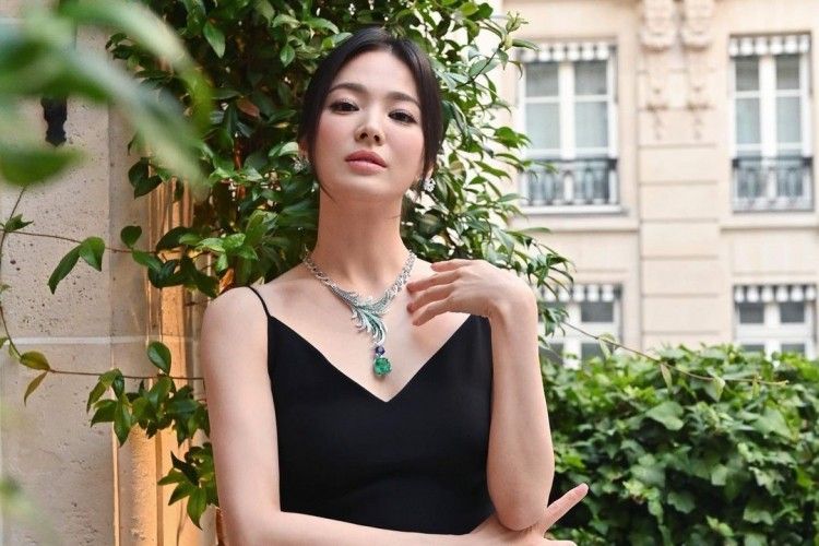 Song Hye Kyo Tampil Mewah di Acara Brand Perhiasan Chaumet Paris