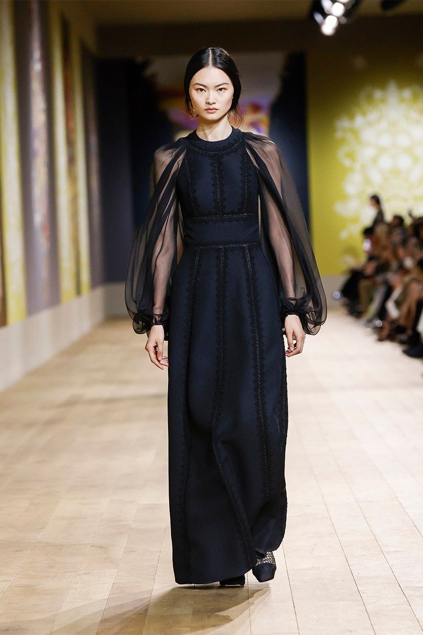Koleksi Bernuansa Klasik Dior Fall/Winter 2022 Haute Couture