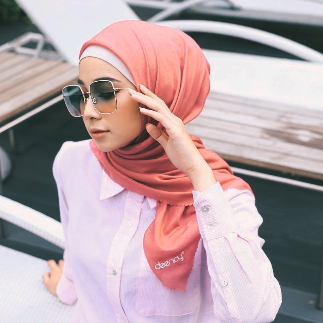 7 Warna Jilbab yang Cocok dengan Baju Pink