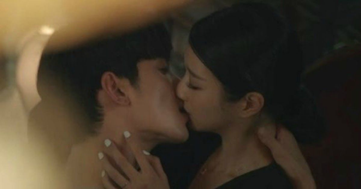 12 Adegan Panas Posisi Woman on Top di Drama Korea