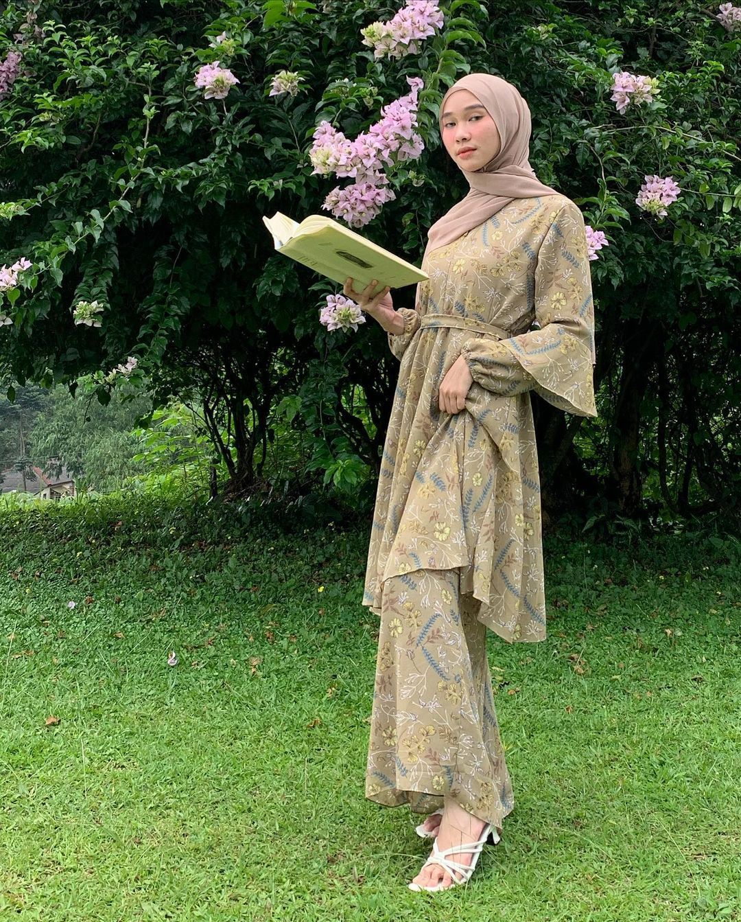Tips Padu-padan Outfit Hijab Pakai Tema Muted Colors