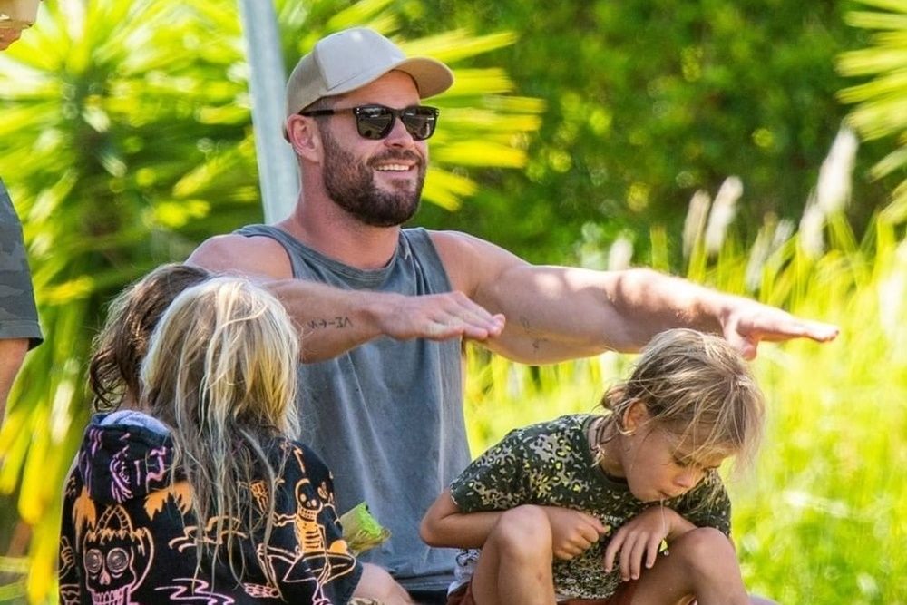 11 Tahun Menikah, Begini Kisah Cinta Chris Hemsworth dan Istri