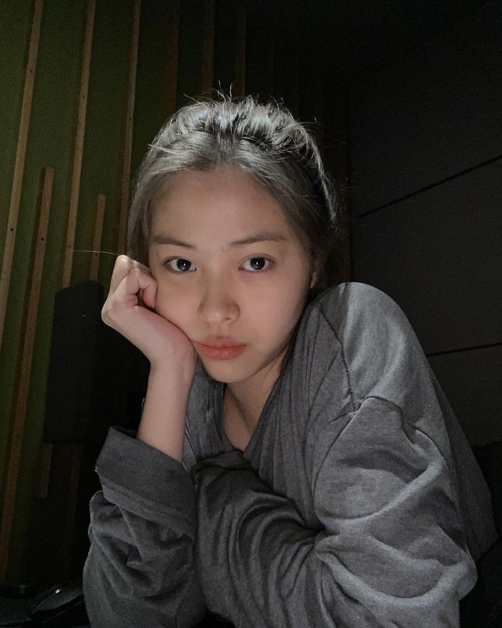 9 Photos of Idols Who Look Safe Without Makeup, Totally! 