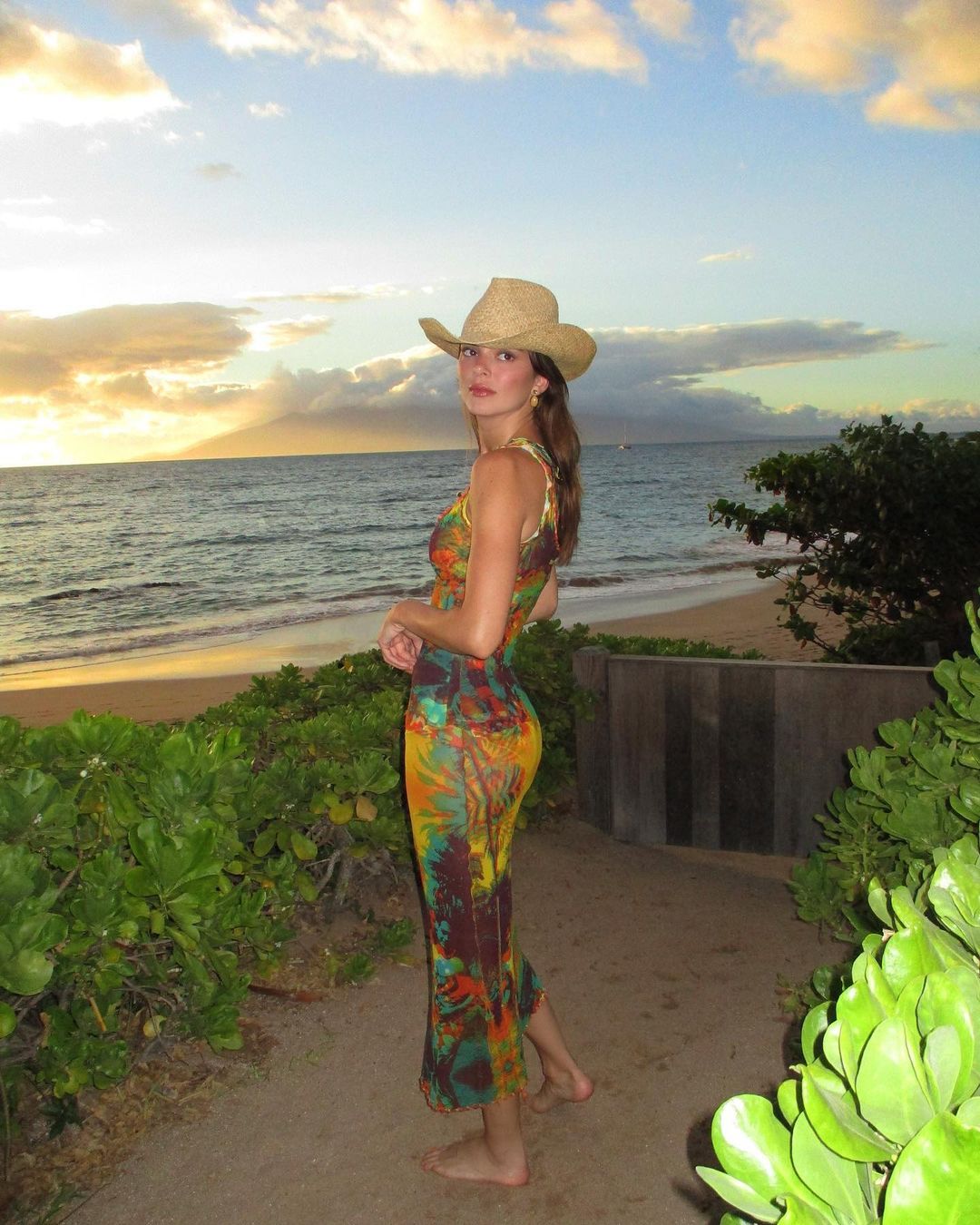 OOTD Pantai Kendall Jenner, Pakai Sheer Dress Jadul Jean Paul Gaultier
