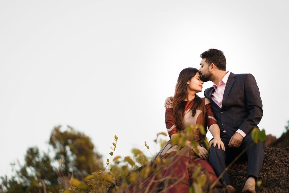 Terpisah Jarak Sama Suami? Ini 8 Cara agar Pernikahanmu Tetap Bahagia
