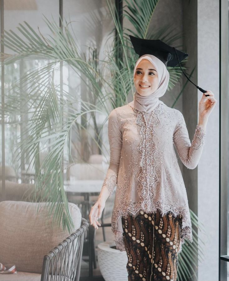 9 Kebaya Wisuda Modern Hijab yang Menawan, Bisa jadi Inspirasi