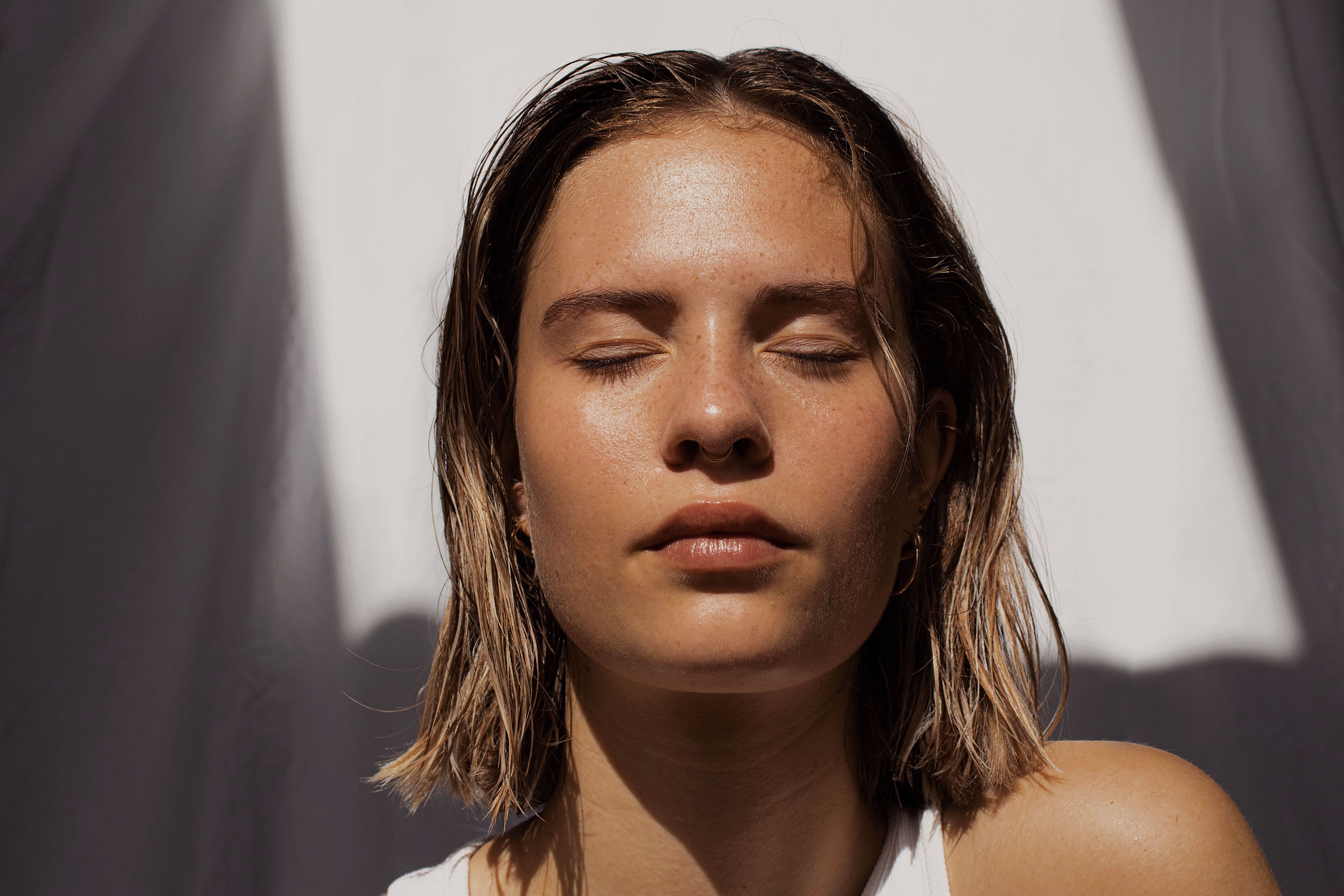 Here's How To Get A Natural Glowing Face