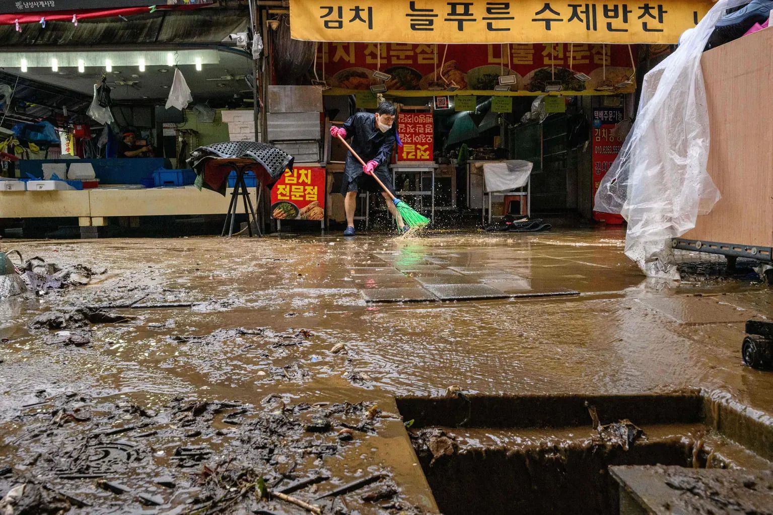 Banyak Kerusakan, Ini Potret Pasca Banjir Bandang di Seoul