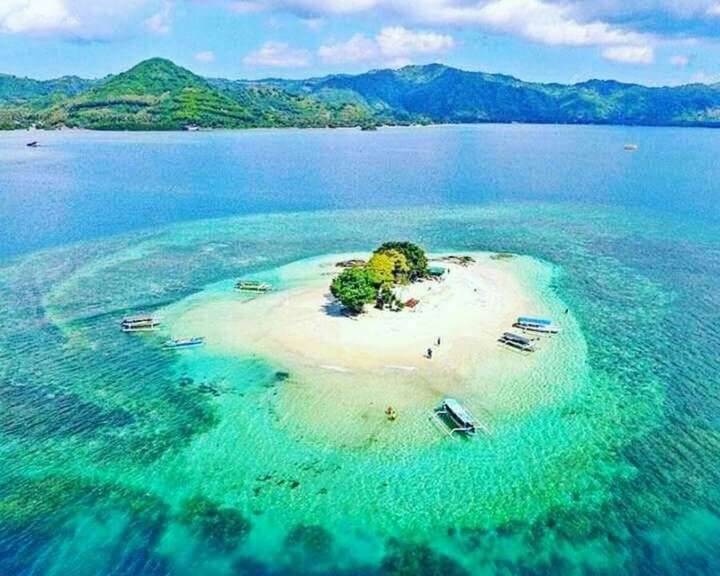 Bagai Surga, 5 Pantai Eksotis Tersembunyi Di Indonesia Ini - WisataHits