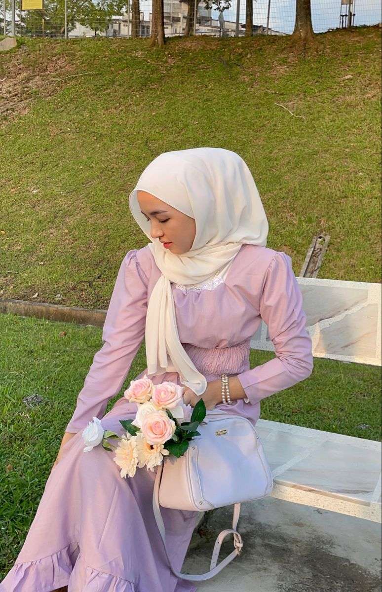 9 Warna Jilbab Yang Cocok Untuk Baju Warna Dusty Ungu