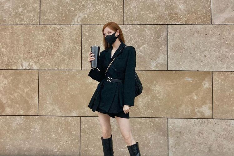 Tiru Gaya Seohyun SNSD yang Hobi Pakai Boots Tinggi