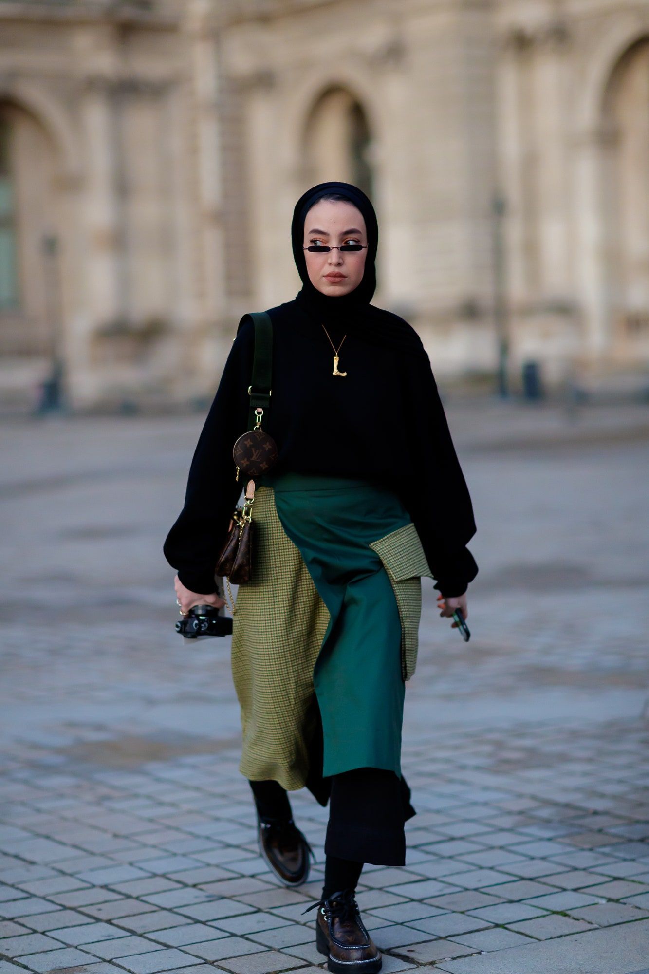 Cara Pakai Rok yang Hijab-Friendly a La Street Style Fashion Week