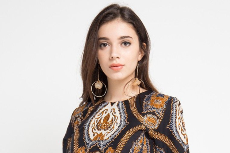 8 Model Baju Batik untuk Orang Gemuk agar Terlihat Langsing