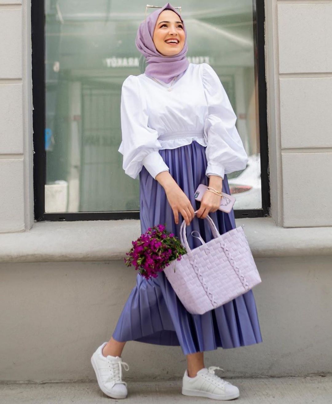 10 Warna Jilbab yang Cocok dengan Baju Putih, Bikin Makin Stylish!