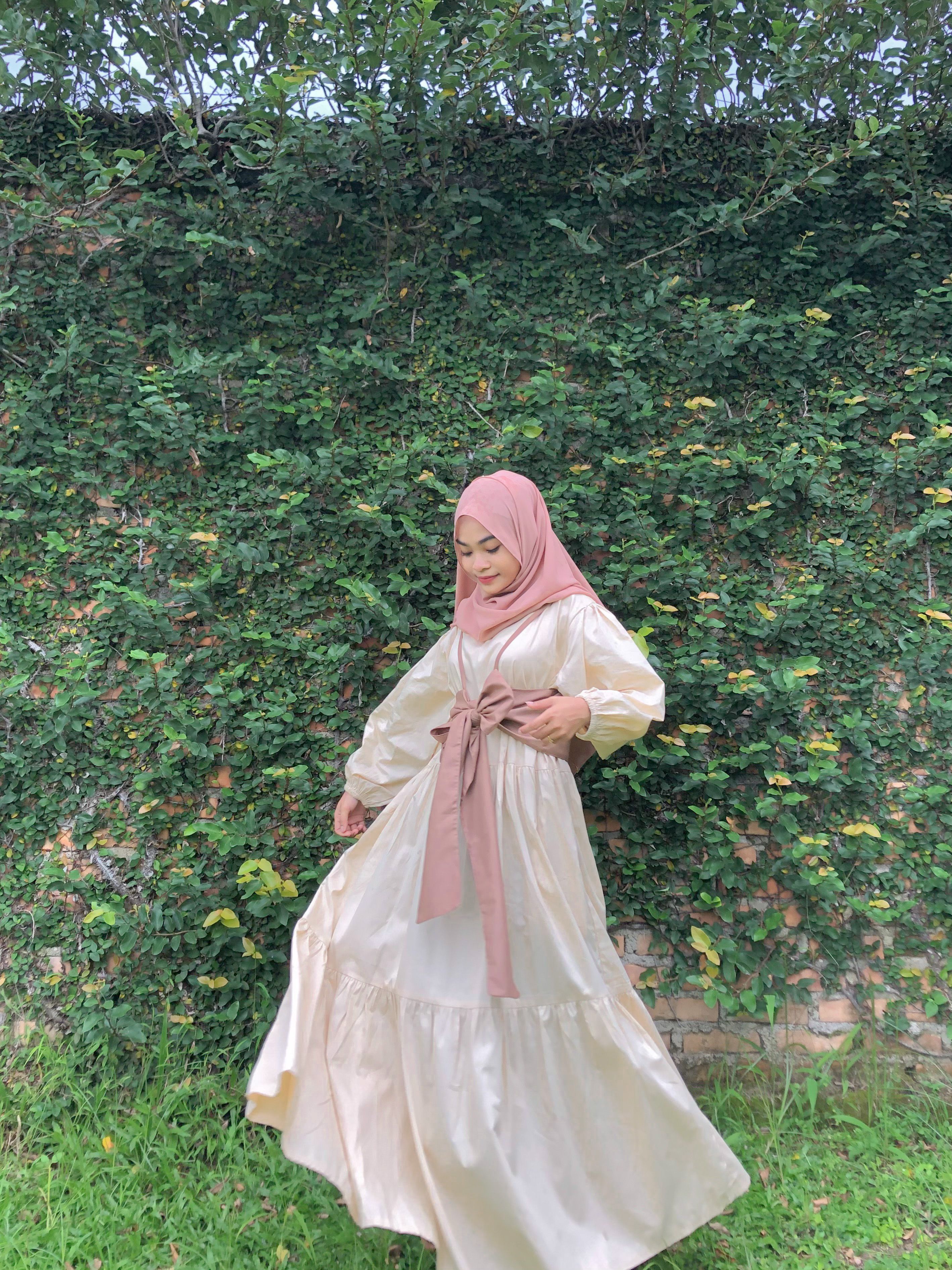 9 hijab colors that go well with cream clothes so they don't turn white