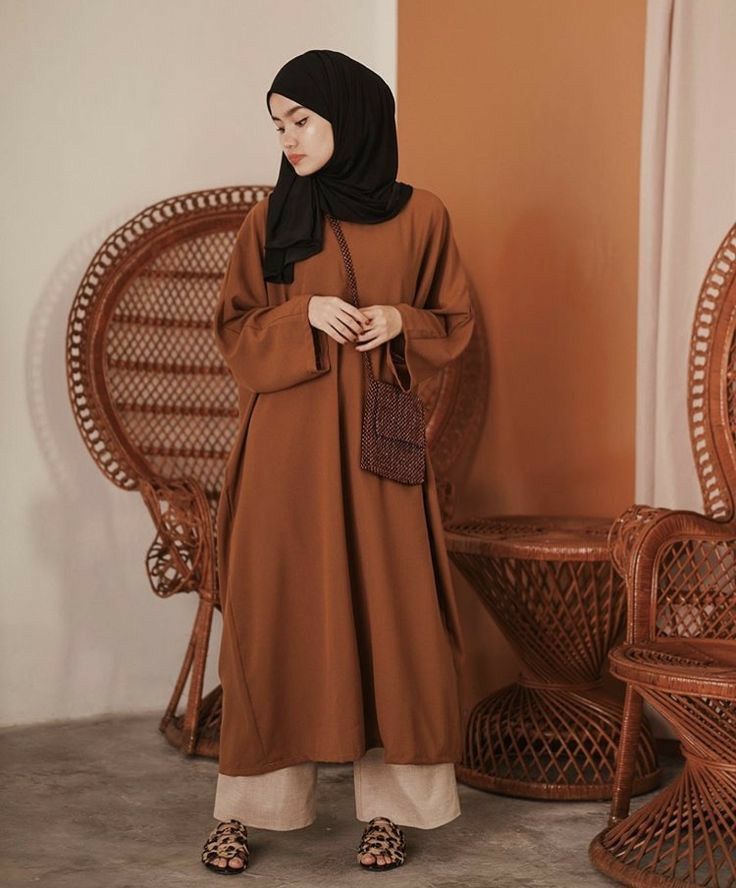 8 Warna Jilbab yang Cocok dengan Baju Cokelat Tua