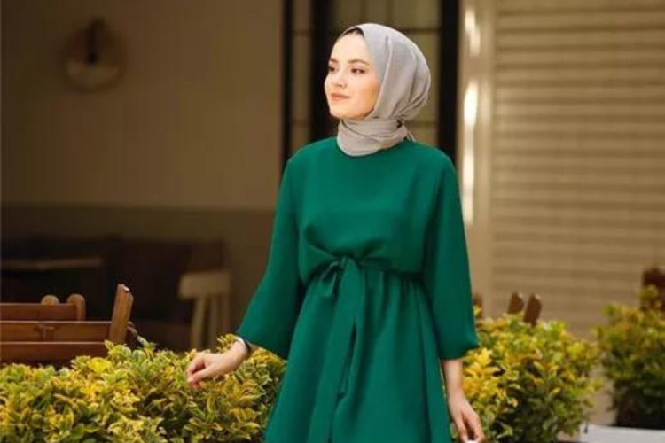 9 Warna Jilbab yang Cocok dengan Baju Hijau Botol, Apa Saja?
