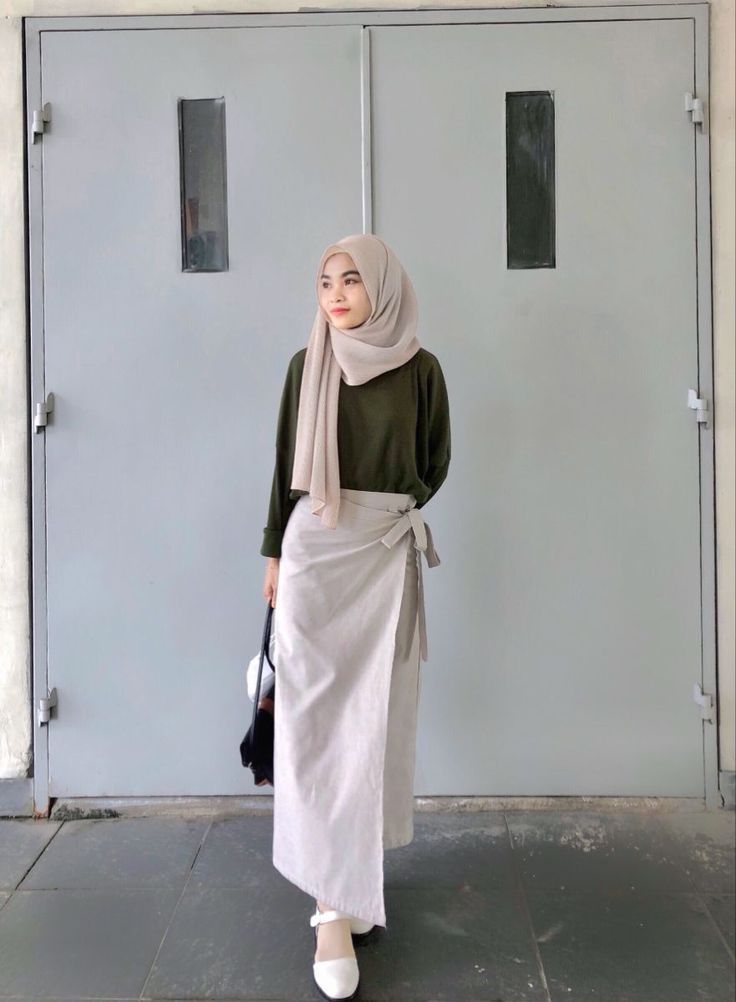 12 Perfect Modern Hijab OOTDs, It Can Be Inspirational To Look Trendy