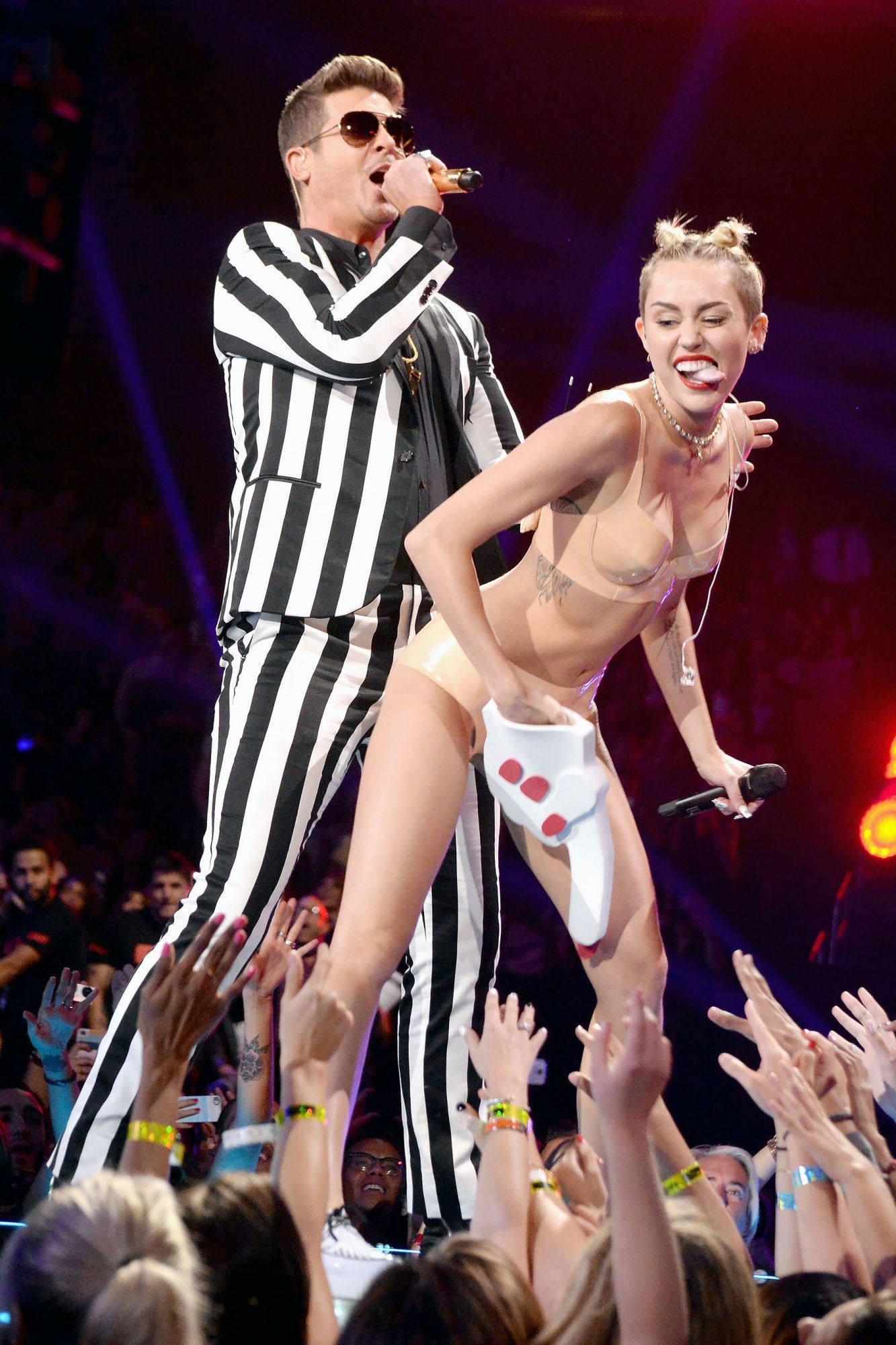 Transformasi Drastis Gaya Panggung Miley Cyrus dari Masa ke Masa