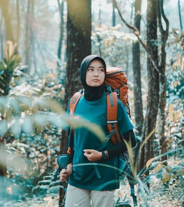 11 Simple but Cool Hijabs for Women Mountain Climbers
