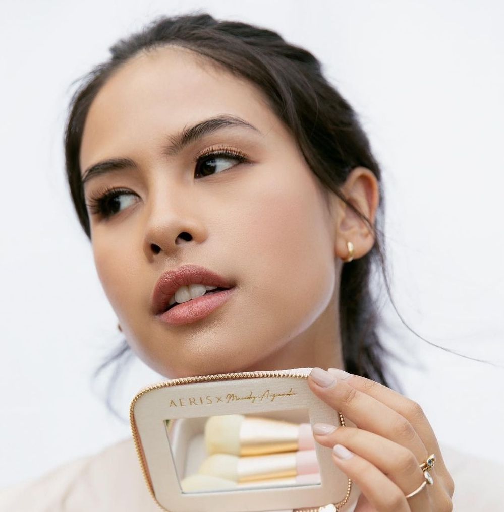 7 pictures of Maudy Ayunda with Simple and Attractive Makeup