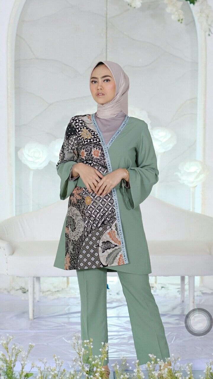 10 Model Tunik Batik Terbaru 2022 untuk Remaja, Stylish!