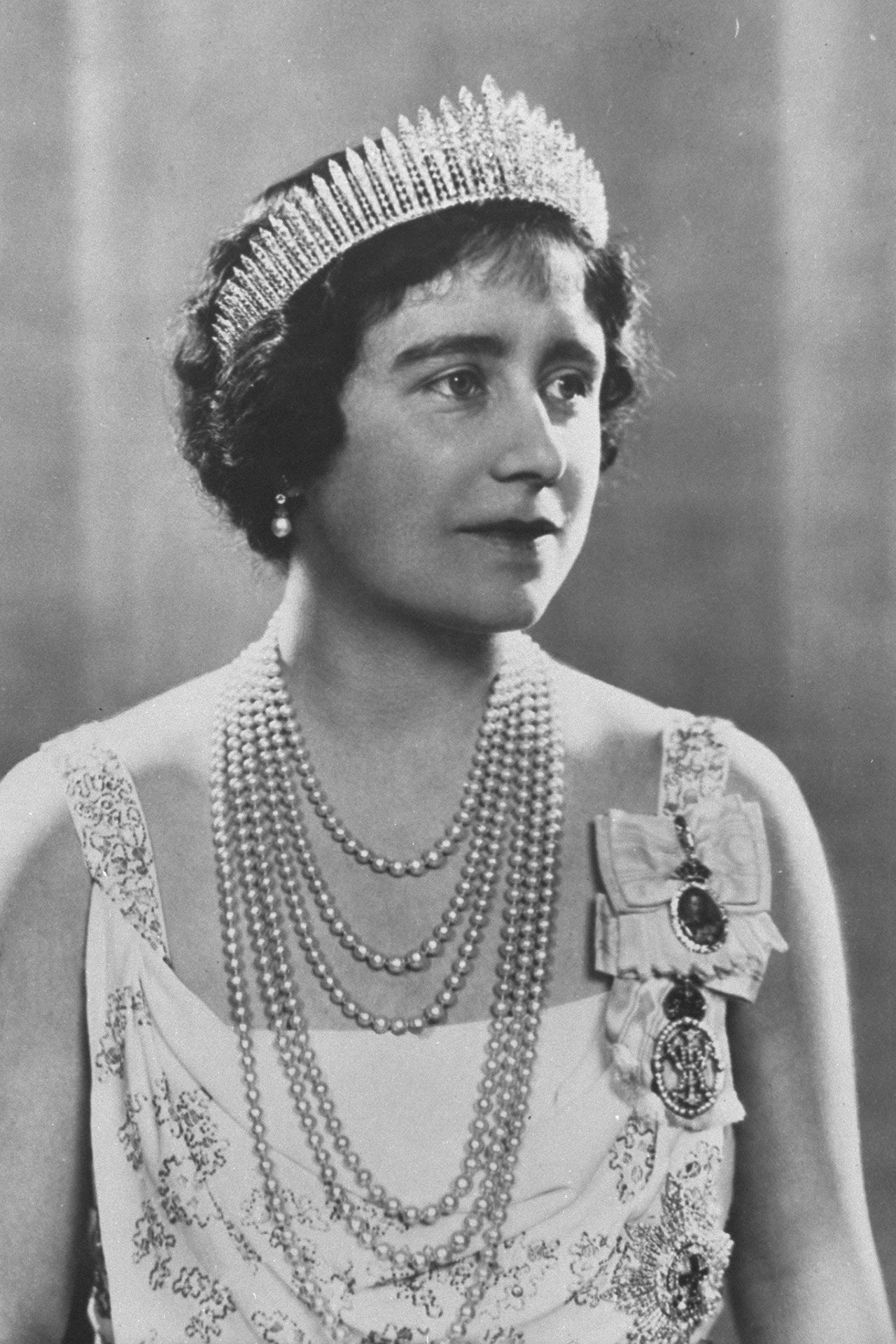 Favorit Ratu Elizabeth II, 6 Fakta Menarik Queen Mary’s Fringe Tiara