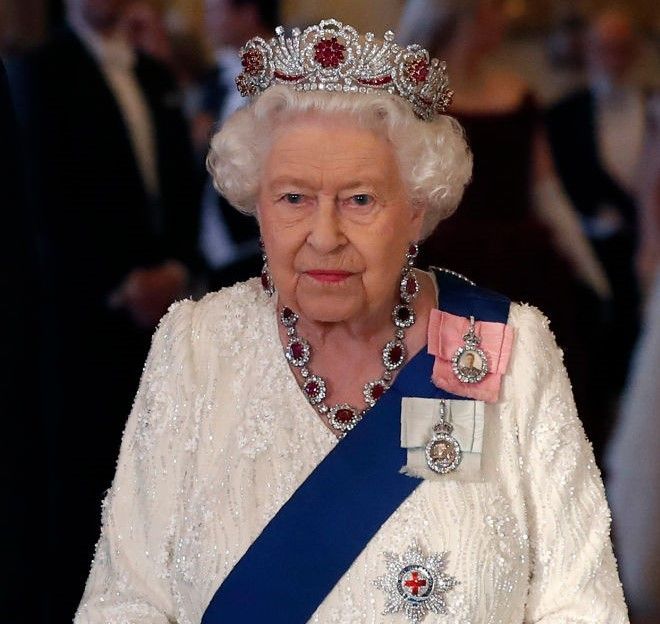 9 Mahkota Mewah yang Pernah Dipakai Ratu Elizabeth II Semasa Hidup