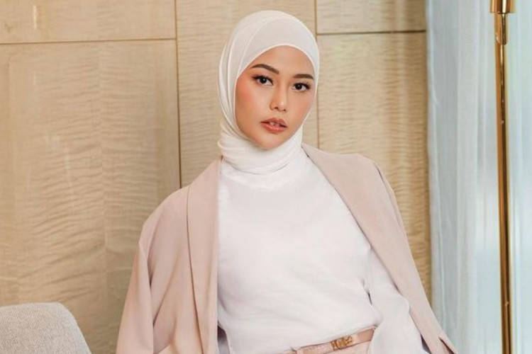 Pesona Terkini Dara Arafah Yang Kian Manis Kenakan Hijab