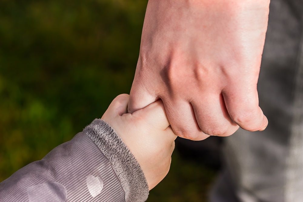 Bukan Cuma Pasangan, Ini 6 Efek Perselingkuhan pada Keluarga