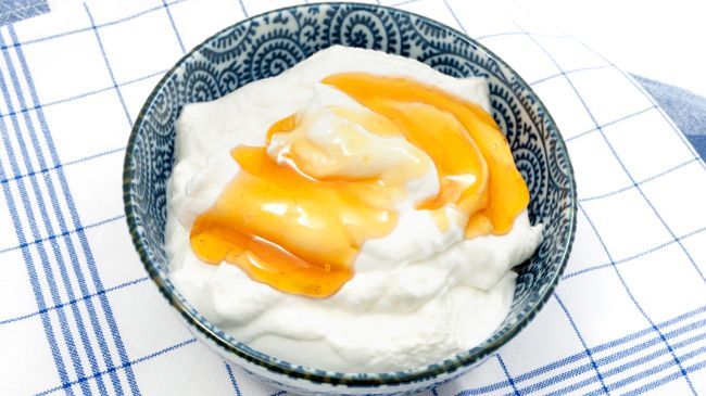 4 Cara Membuat Masker Wajah dari Yoghurt untuk Atasi Jerawat 