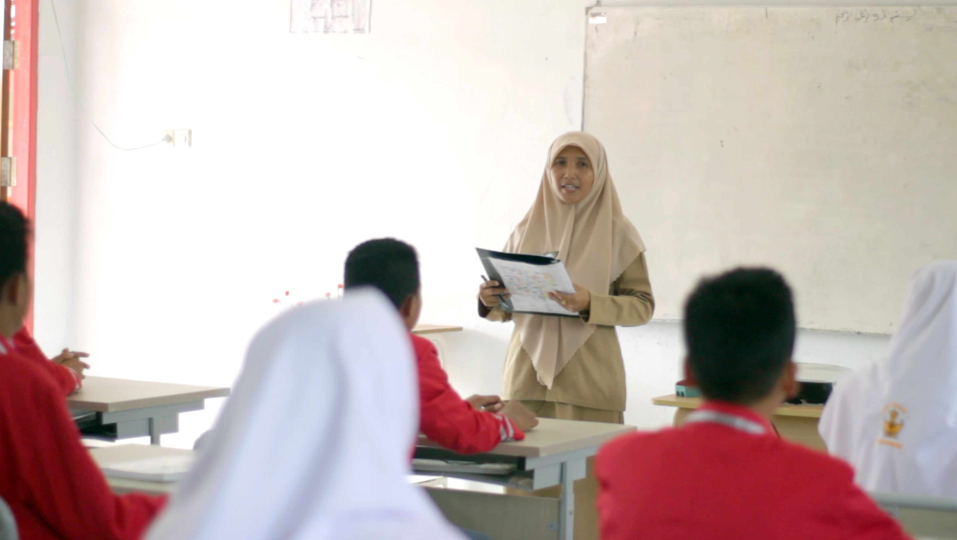 Berapa Gaji Guru di Berbagai Daerah Indonesia? Ini Daftarnya