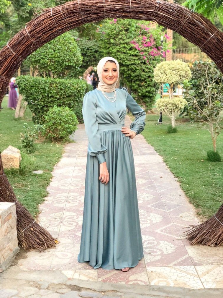8 Gaun Bridesmaid Hijab Simpel dan Menawan, Tetap Modis!