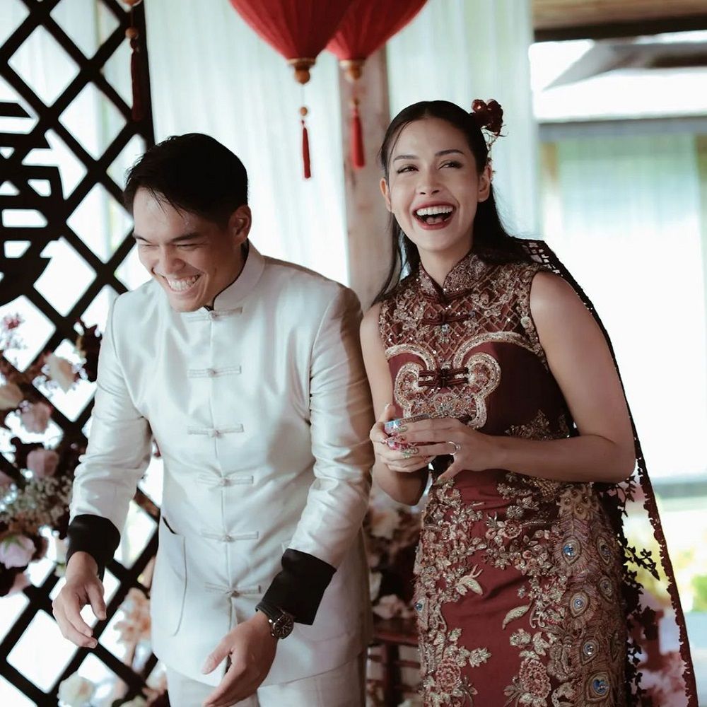 Kental Adat Jawa, 10 Potret Pernikahan Estelle Linden dan Pang Xue Kai