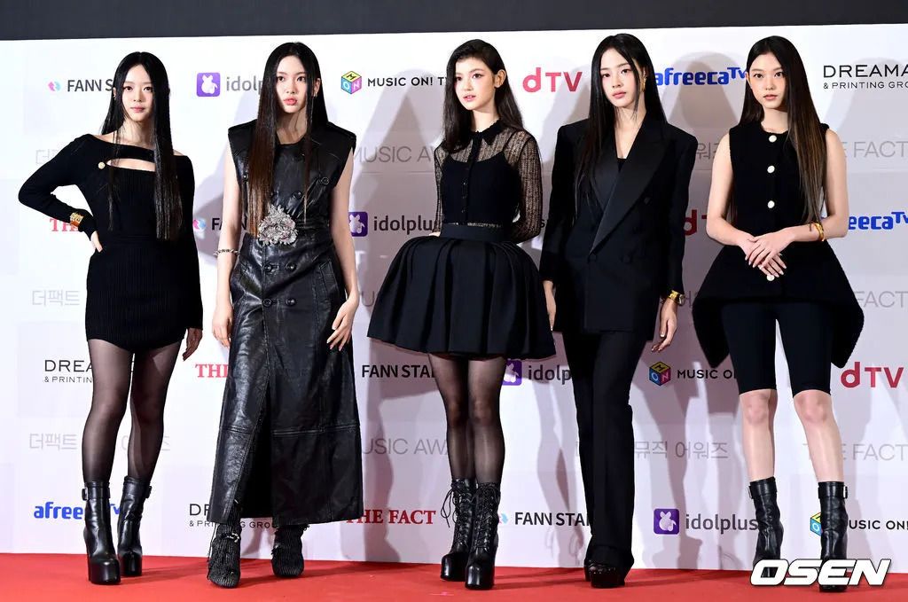 Gaya Para K-Idol di Karpet Merah The Fact Music Awards 2022
