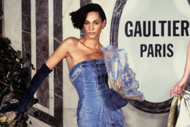 7 Karya Jean Paul Gaultier Paling Ikonik, Desainer Favorit Artis Dunia