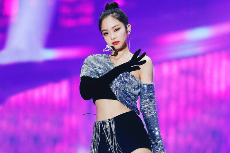 Gaya Panggung Jennie BLACKPINK Yang Berani Tampil Seksi