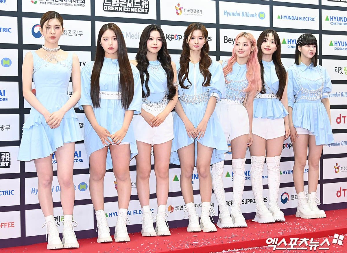 7 Gaya Girlband K-Pop Pakai Dress Code Warna Terang di Karpet Merah