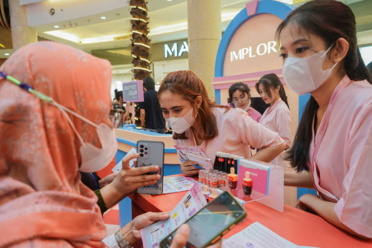 #BFA2022: Potret Keseruan Pengunjung Penuhi Implora Cosmetic